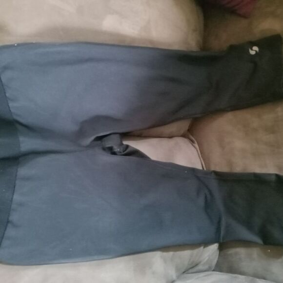 SOFFE Black Athletic 3/4 Leggings - Picture 1 of 3